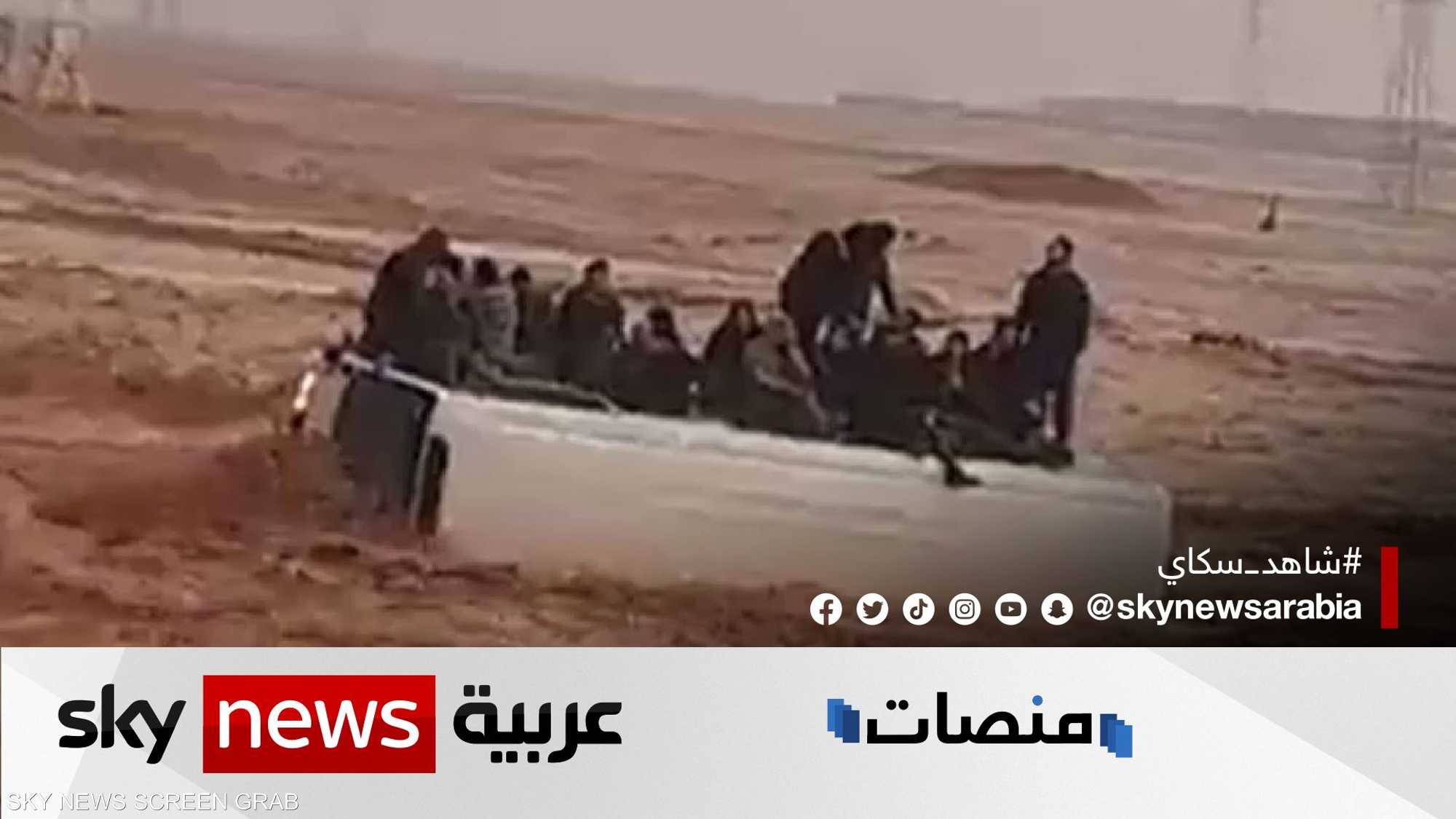 مشاهد مؤثرة لأشخاص يحاولون إنقاذ العالقين نتيجة السيول