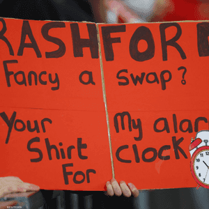 طفل يطلب مقايضة قميص راشفورد بساعة المنبه خاصته