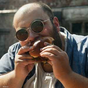 الأطعمة الدسمة تزيد نسبة الدهون في الدم