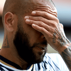 مدافع منتخب البرازيل السابق داني ألفيش