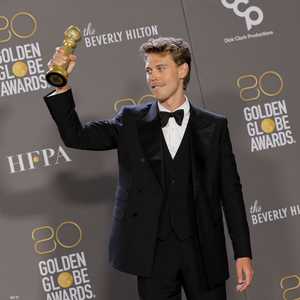 أوستن باتلر فاز بغولدن غلوب لتجسيده دور الراحل إلفيس بريسلي