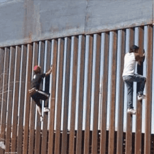 محاولات لتسلق الجدار الفاصل بين الولايات المتحدة والمكسيك