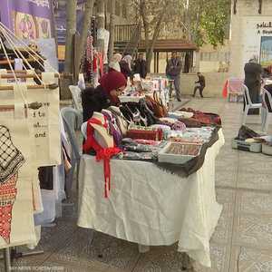 إقبال كبير على "معرض القدس للأشغال اليدوية للنساء" بفلسطين