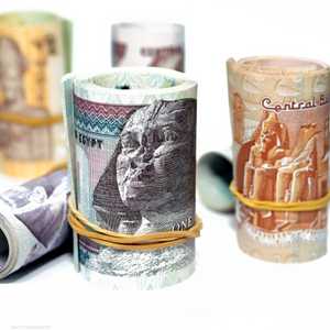 موجة نزول جديدة للجنيه المصري أمام الدولار