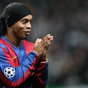 لعب رونالدينيو في كامب نو منذ 2003 إلى 2008