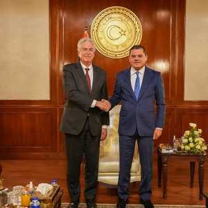 الدبيبة وبيرنز خلال لقائهما في طرابلس الليبية