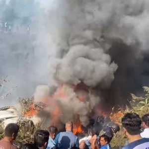 تحطمت الطائرة وعلى متنها 72 شخصا