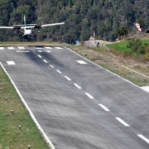 مطار لوكلا في نيبال