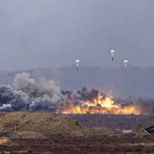 أرشيفية لمناورات عسكرية بين الجارين الحليفين