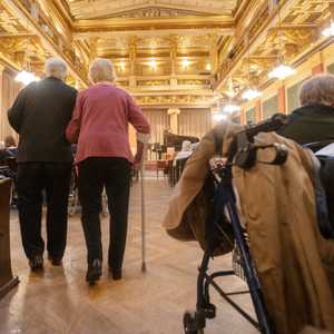 الخرف يرتبط عادة بالتقدم في العمر