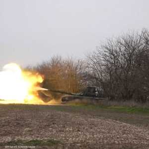 القتال يحتدم بين روسيا والجيش الأوكراني حول مدينة أفدييفكا