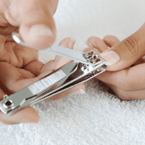 تنظيف مقص الأظافر أمر ضروري