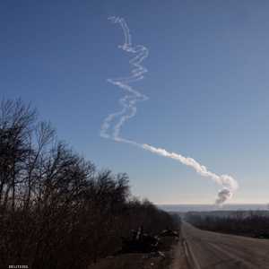 آثار لصاروخي روسي خلال غارة صاروخية على أوكرانيا - أرشيفية