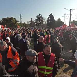 إضراب بمصافي نفط فرنسا احتجاجا على "رفع سن التقاعد"