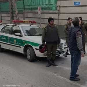 عناصر من الشرطة الإيرانية في مكان الهجوم.