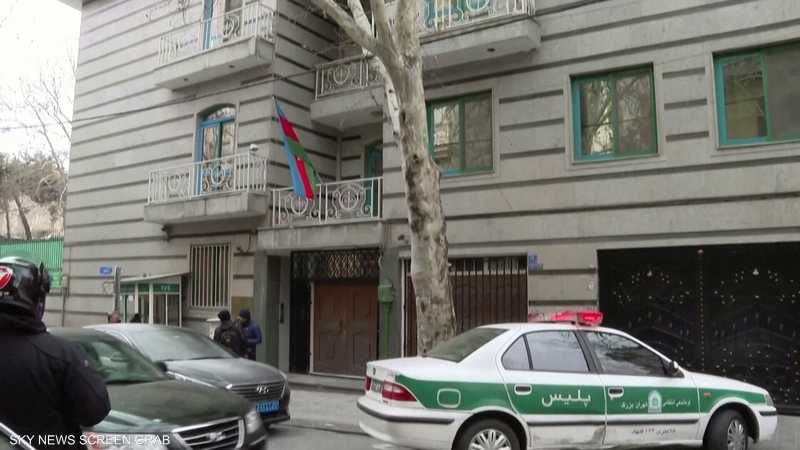 قتيل وجريحان في هجوم مسلح على سفارة أذربيجان بطهران