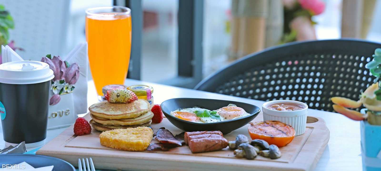 يوصي خبراء التغذية بالحرص على تناول وجبة الإفطار