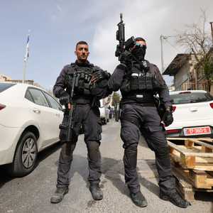 عنصران من الأمن الإسرائيلي