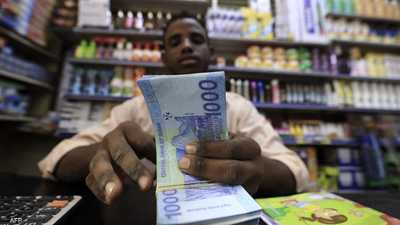 الأزمة الاقتصادية تقلص إنفاق السودانيين إلى النصف
