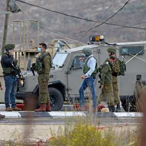 قوات إسرائيلية على حاجز قرب نابلس. أرشيفية