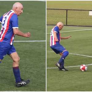 ديفيد مودج خلال مباراة كرة قدم