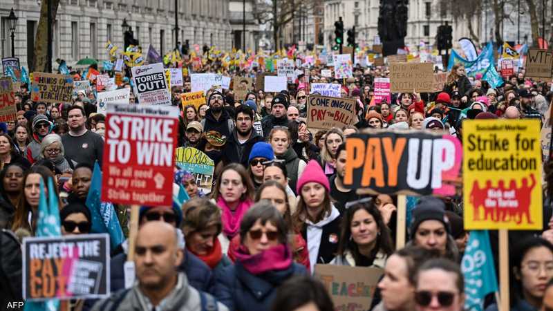 إضرابات جماعية عن العمل تعطل الحياة في بريطانيا