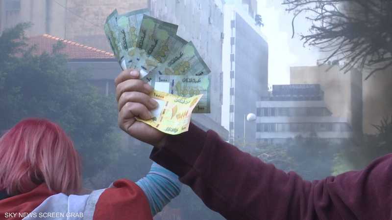 مصرف لبنان يرفع سعر الدولار من 1500 ليرة إلى 15 ألفا