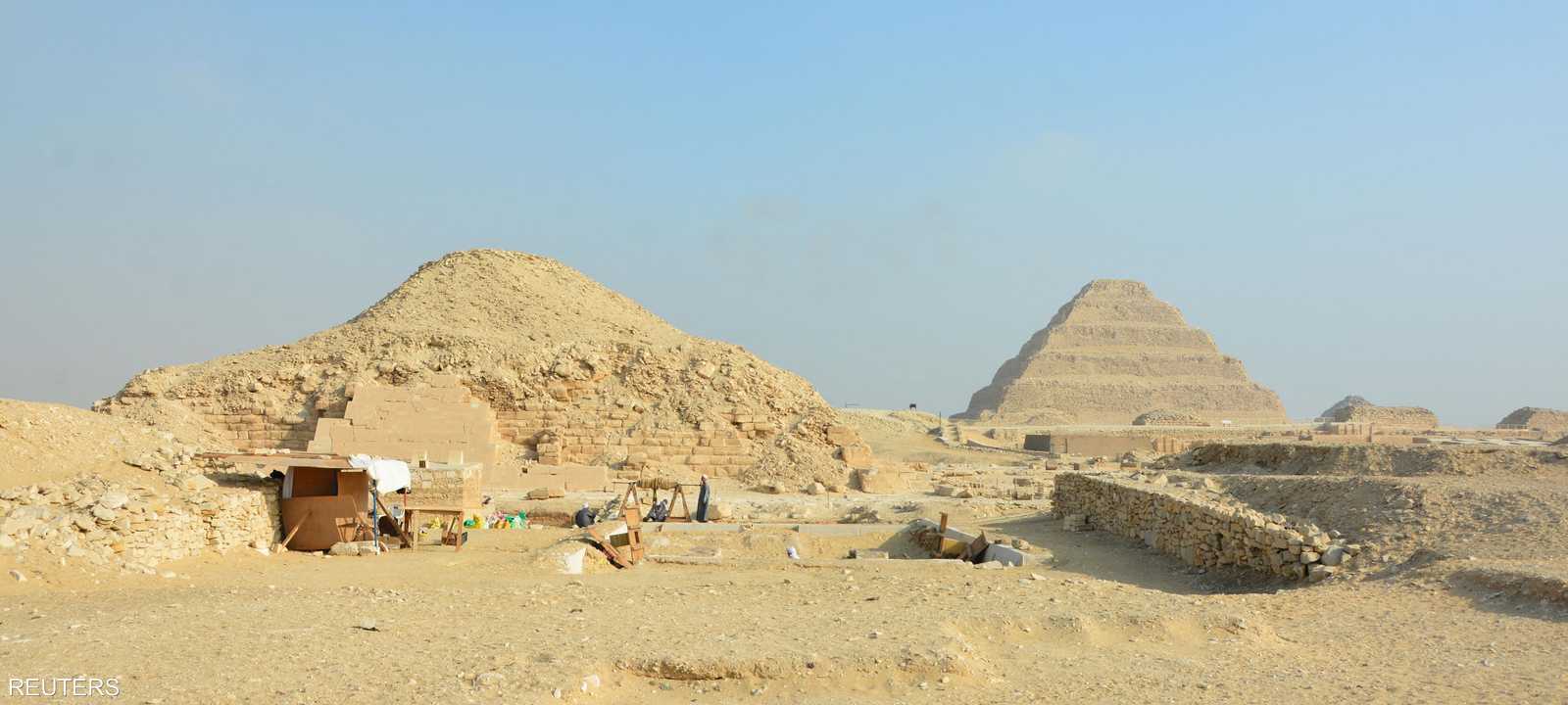 عثر على أواني تضم مواد التحنيط قرب هرم أوناس