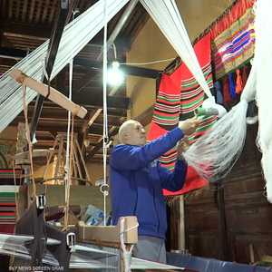 آلة النول اليدوي تواجه تحديات الاندثار في غزة