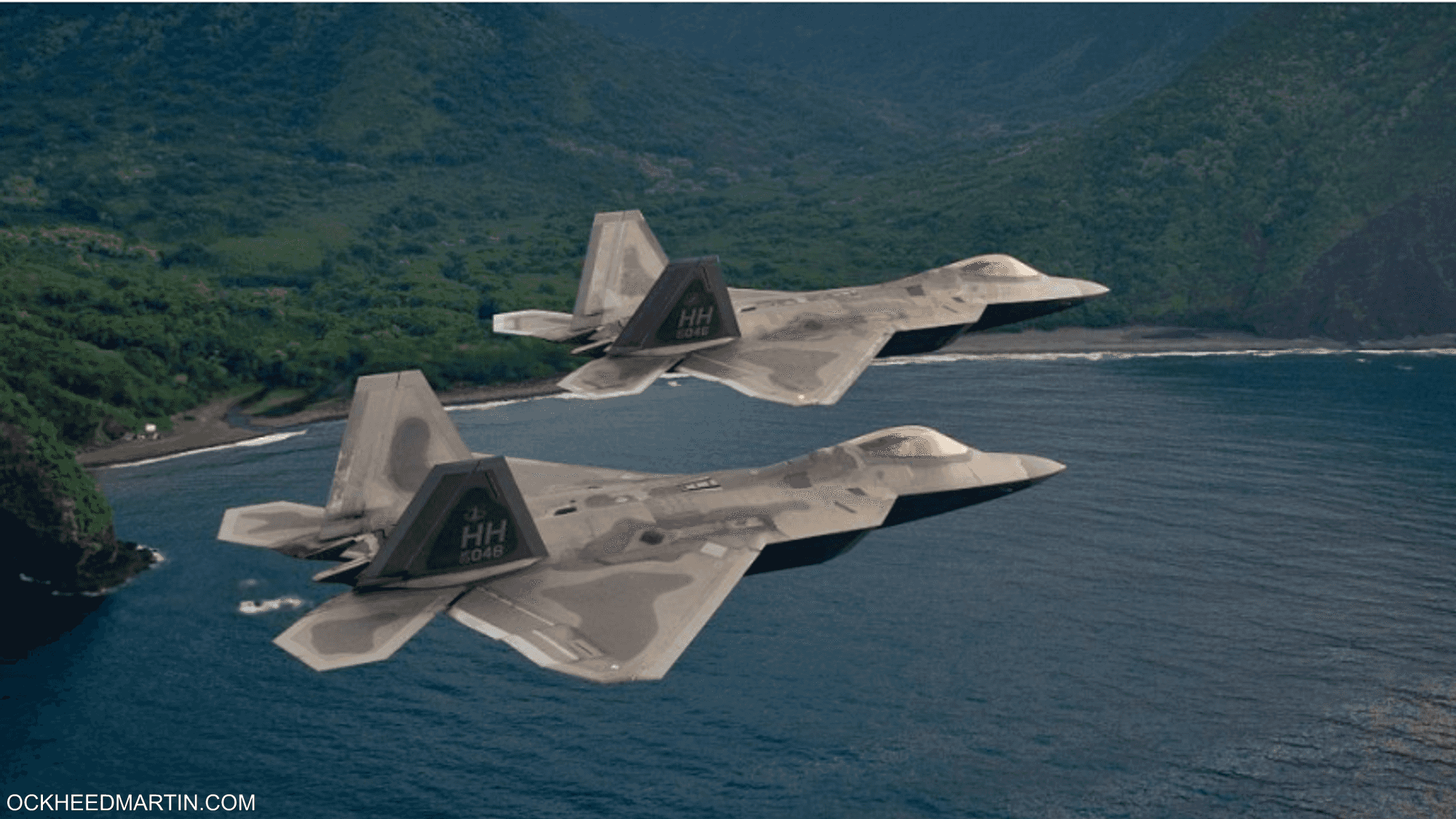 مقاتلة من طراز "إف 22" كانت مستعدة لضرب المنطاد وإسقاطه