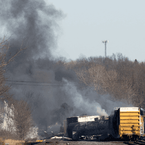 القطار مكون من 50 عربة
