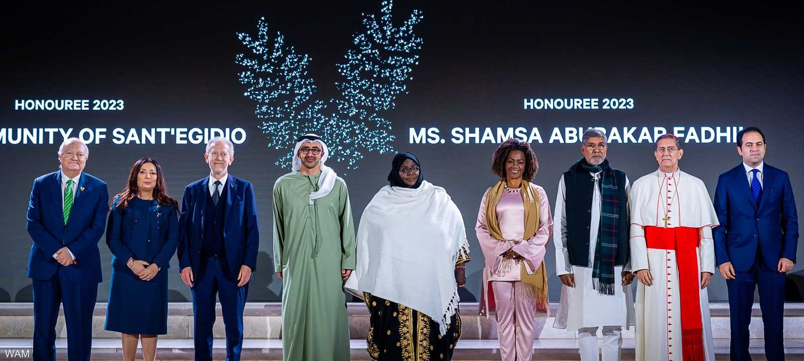 الشيخ عبد الله بن زايد شهد حفل تكريم الفائزين