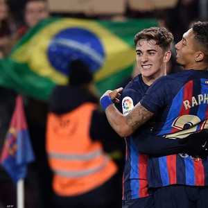 برشلونة يسحق إشبيلية 3-صفر