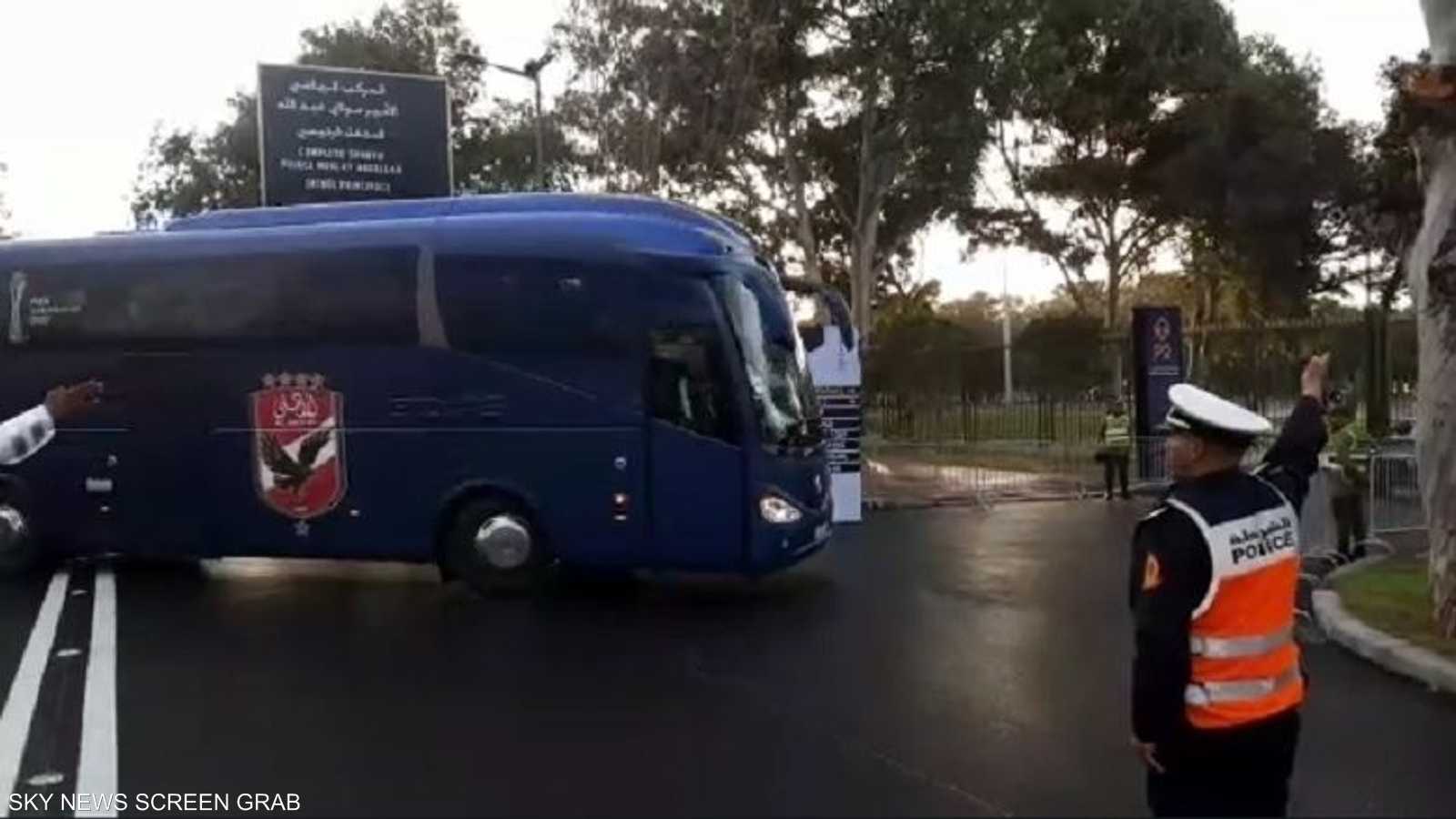 لحظة وصول حافلة الأهلي