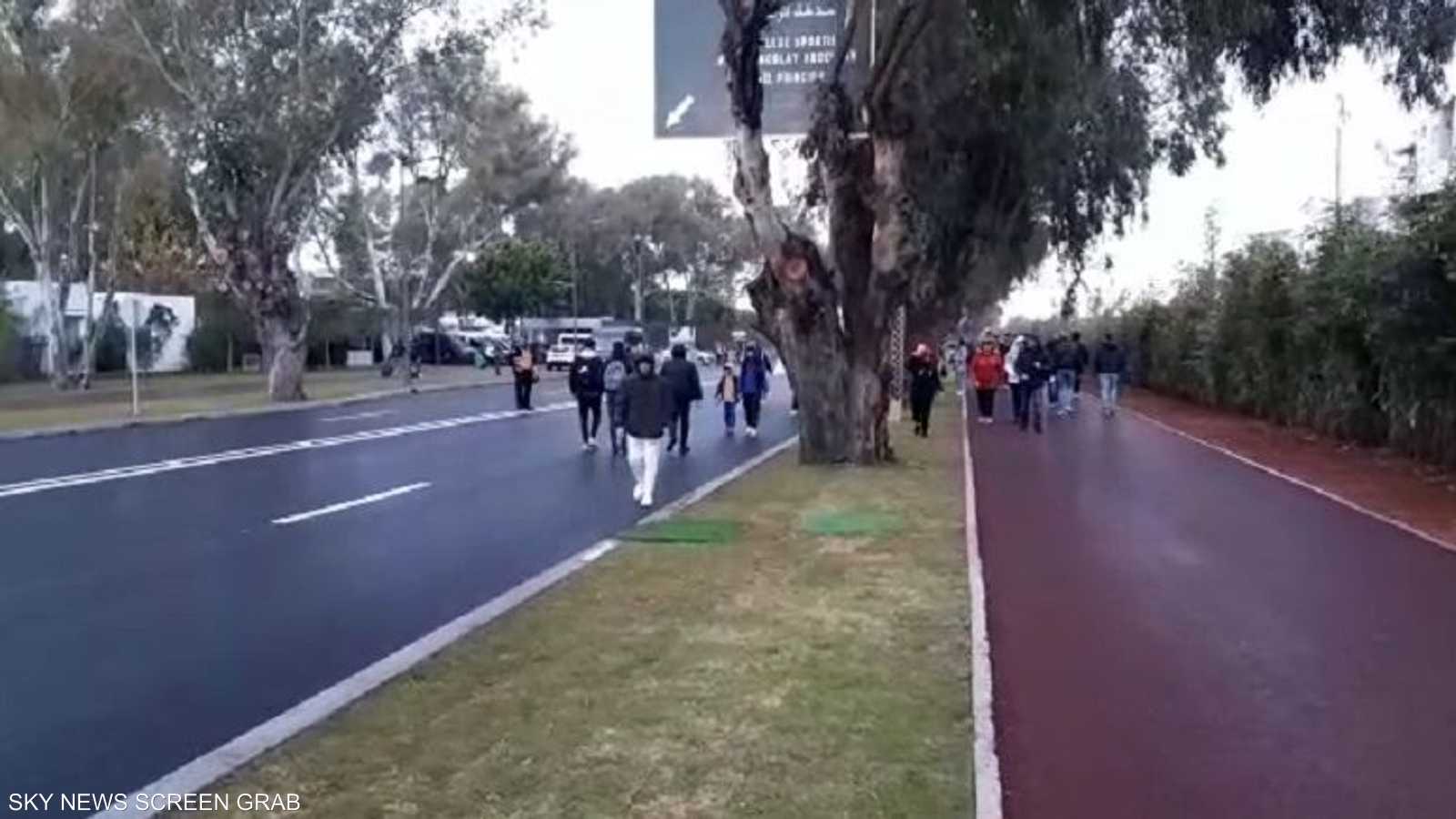 الجماهير تتوافد على الملعب