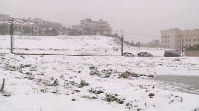 تساقط كثيف للثلوج على عمّان ومناطق شمال الأردن