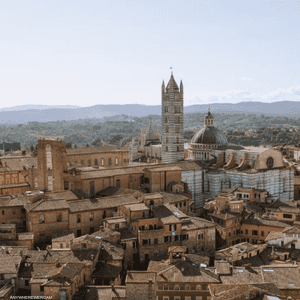 وسط مدينة سيينا الإيطالية مدرج في قائمة اليونسكو للتراث.