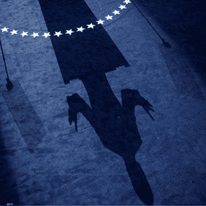 ظل الرئيس بايدن في إحدى خطاباته (أرشيفية)