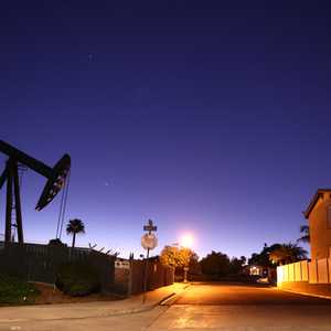 النفط - مضخة في ولاية كاليفورنيا
