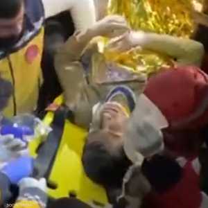 الشاب أنقذ من تحت الأنقاض في غازي عنتاب