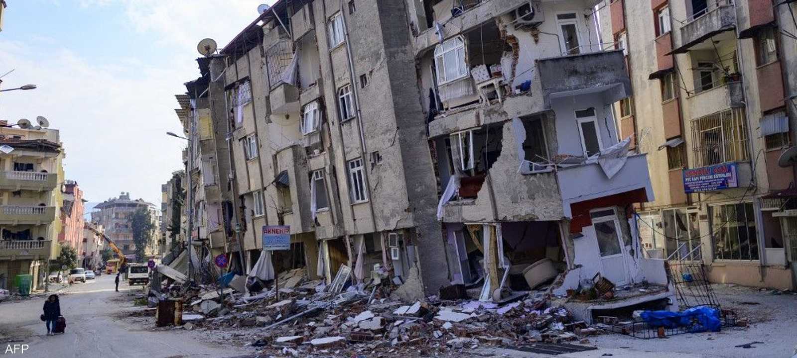 تحول آلاف المباني إلى أنقاض في عشرات المدن بتركيا وسوريا
