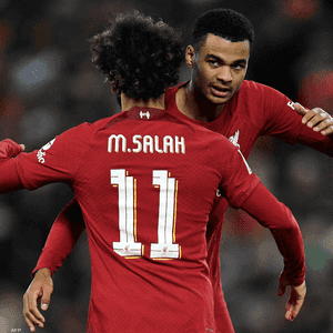 كودي غاكبو وعناق مع محمد صلاح