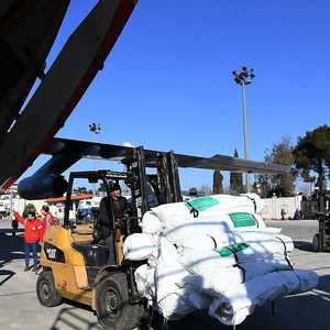 وصول الطائرة الإغاثية الثامنة إلى مدينة حلب