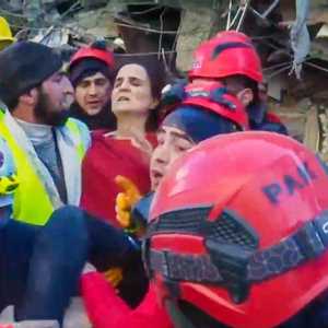 تسبب الزلزال في خسائر على مستوى الأرواح والممتلكات