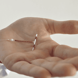 الشريحة تزرع تحت الجلد