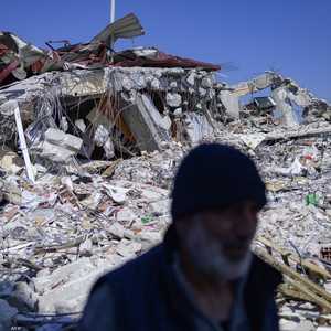 أنقرة: الزلزال أضر بعشرات الآلاف من المباني