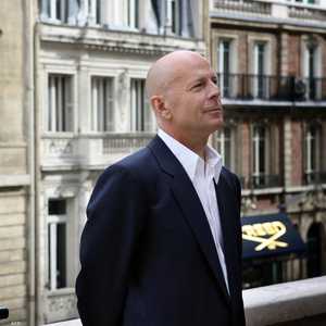 بروس ويليس أصيب بشكل نادر وخطير من مرض الخرف