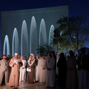 يضم البيت مسجدا وكنيسة وكنيسا