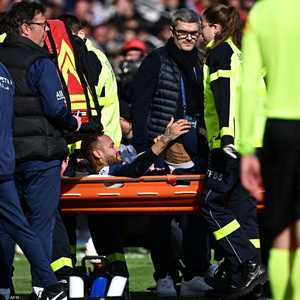 نيمار يغادر الملعب باكيا بعد إصابته أمام ليل