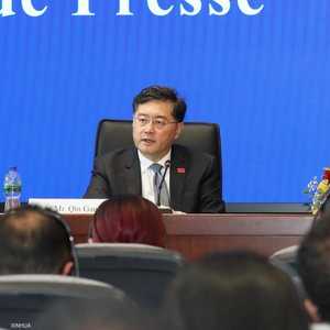 وزير الخارجية الصيني طالب باللجوء للحوار لحل أزمة أوكرانيا